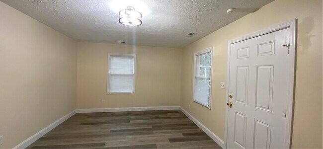 Building Photo - 4935 Walnut Dr