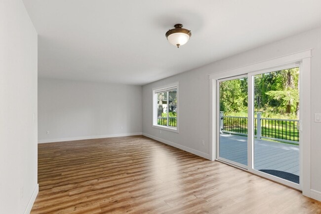 Building Photo - 8645 Evergreen Dr NE