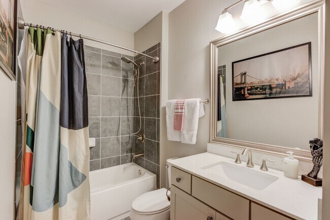 Building Photo - 1450 Edgebrook Ct NE