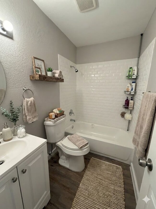 Building Photo - Welcome Home to Comfort & Community in Austin!