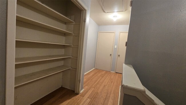 Building Photo - 7913 Grove Ridge Dr