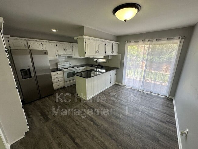 Building Photo - 209 NW Highland Ln