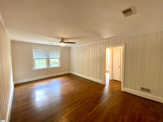 Building Photo - 5 Whitsett St