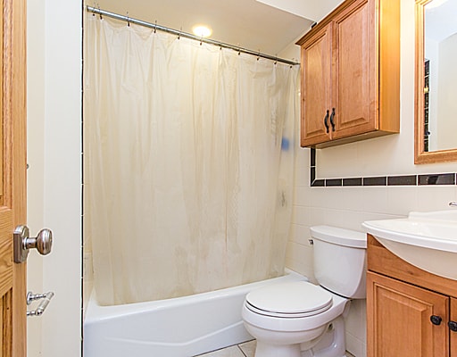 Building Photo - 27 Phillips St