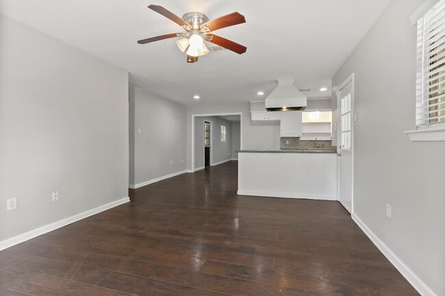 Building Photo - 9644 Meadowdale Dr