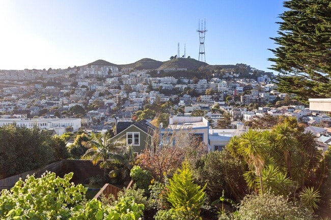 Building Photo - Collingwood Street - 450-452