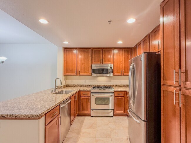 Building Photo - 423 7th St