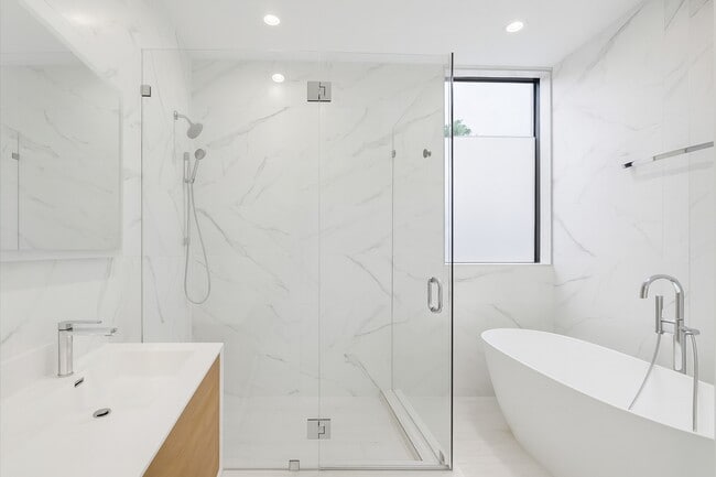 Building Photo - 3458 Day Ave