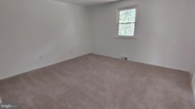 Building Photo - 574 Remsen Rd