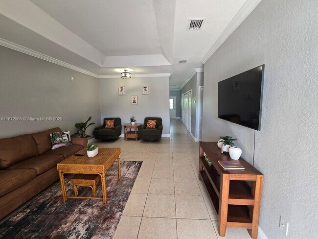 Building Photo - 208 SW 15th Pl