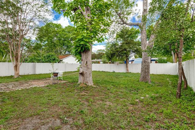 Building Photo - 2427 Tolosa Dr