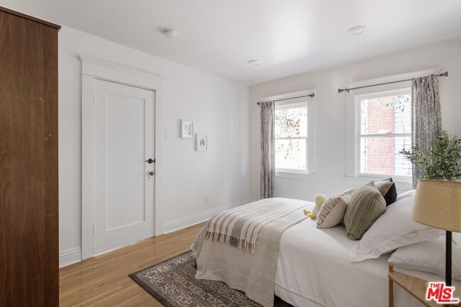 Building Photo - 211 S Burlington Ave