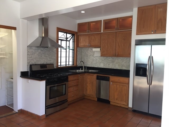 Kitchen, has Lit Pantry - 261 Anderson St