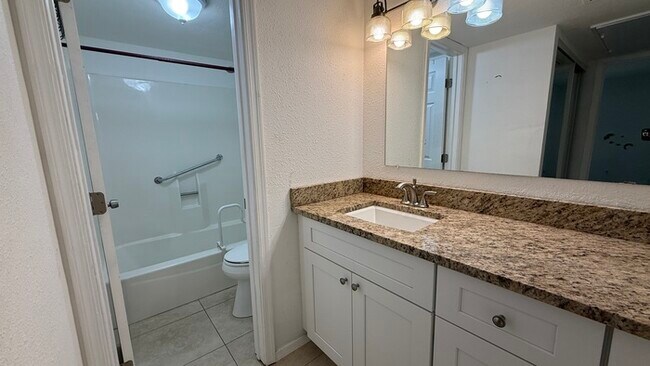 Building Photo - Paradise Valley 1br Condo with Pool