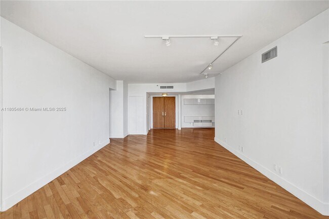 Building Photo - 20281 E Country Club Dr