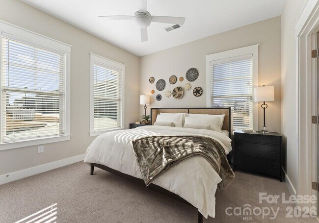 Building Photo - 1241 Columbia Cir