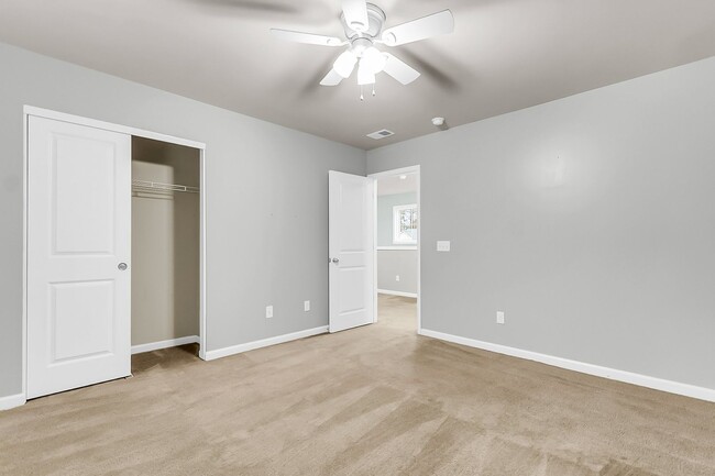 Building Photo - Bright and Spacious Home in Summerville!