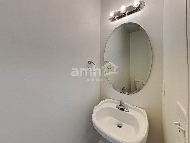 Building Photo - 108 Dunnell Rd