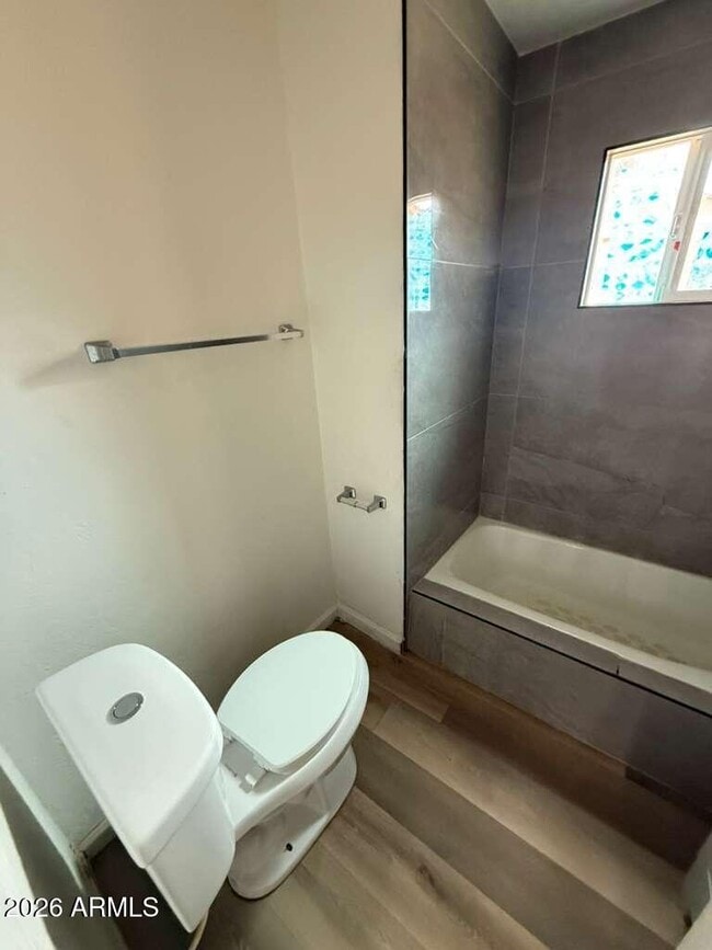 Building Photo - 1258 E 15th St