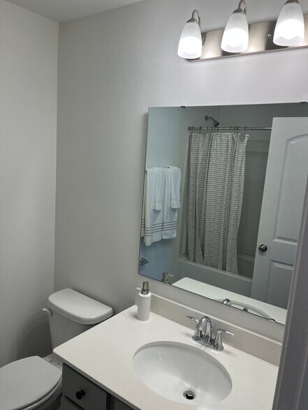 Building Photo - 230 Banbury Ln