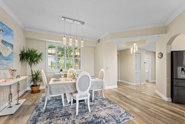 Building Photo - 7546 La Paz Blvd