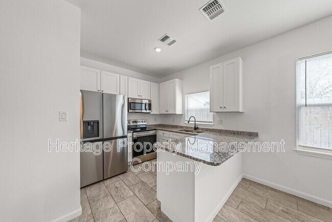 Building Photo - 323 Gabriel