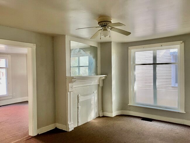 Building Photo - 730 S Main St