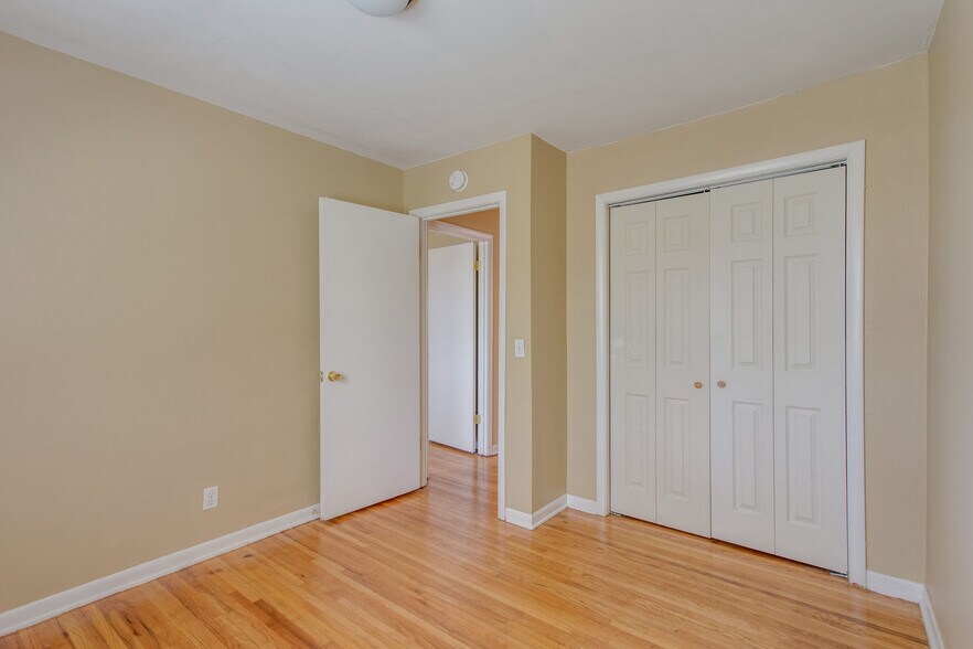 Building Photo - 637 Lischey Ave