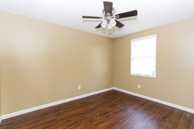 Building Photo - Charming Adamsville Home with Open Floor P...