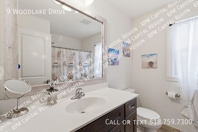 Building Photo - 9 Woodlake Dr