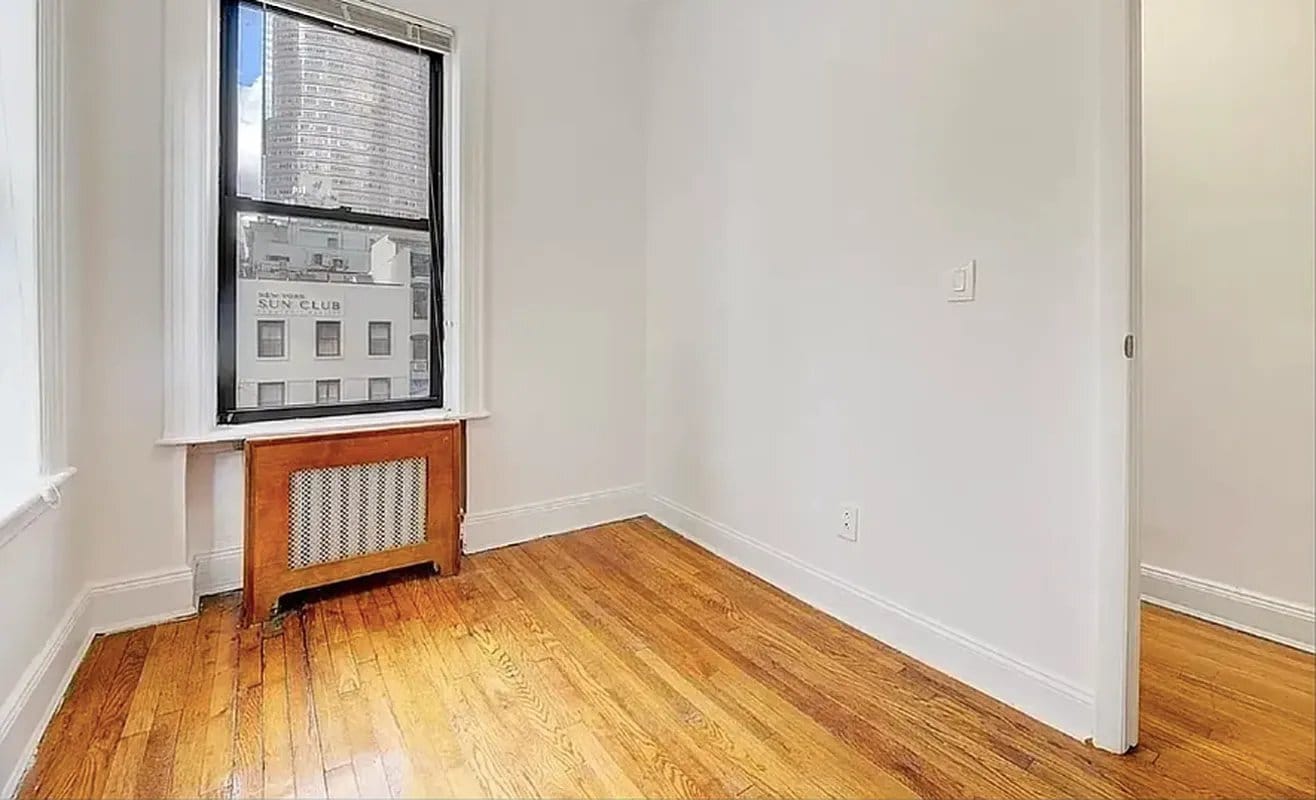 Building Photo - 301 E 53rd St