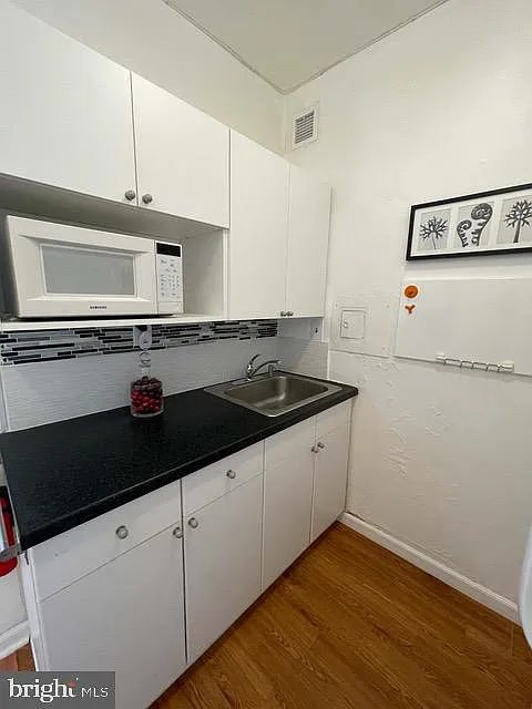 Building Photo - 522 21st St NW