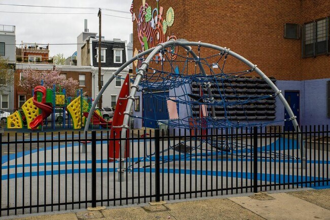 Building Photo - 2028 Webster St