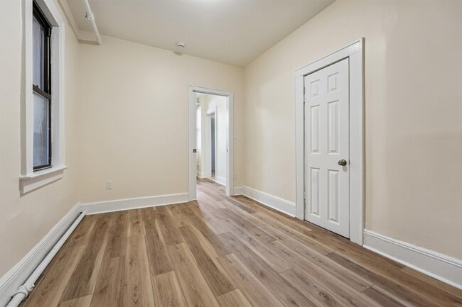 Building Photo - 7 Bender Pl