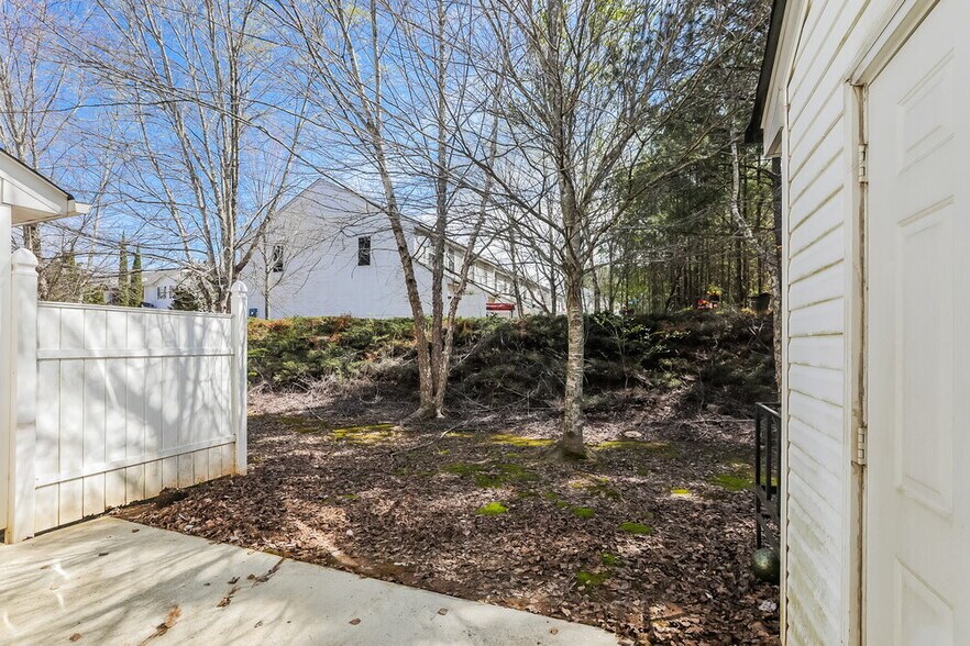 Building Photo - 2286 Strathmoor Manor Dr