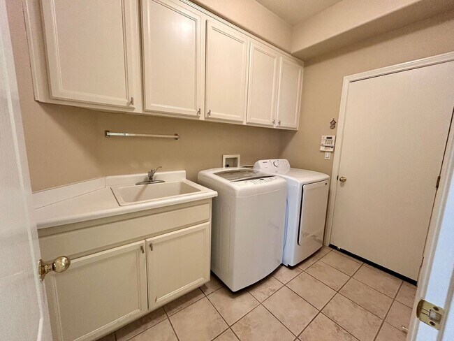 Building Photo - Upcoming! Move in Ready 7/25/26 Spacious 4 Bed/2.5 Bath Home Escondido