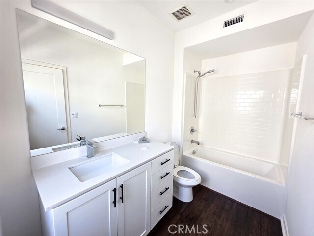 Building Photo - 164 Placemark