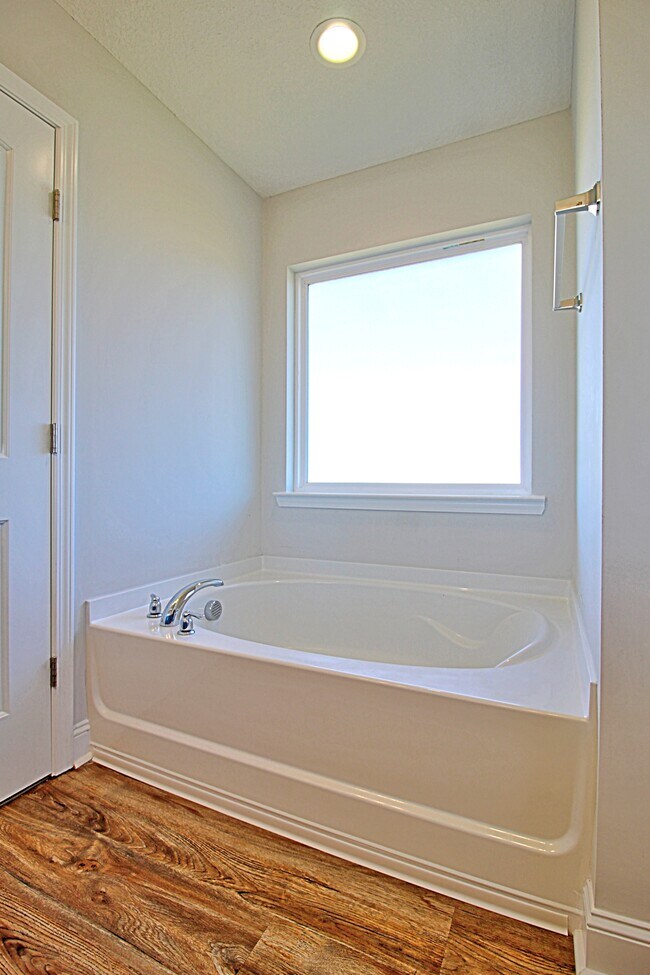 Building Photo - 106 Centennial Ct