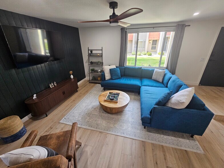 Building Photo - 266 E Via Escuela