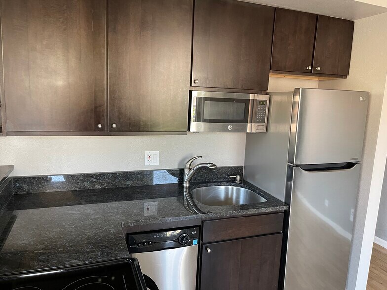Building Photo - 1203 Washington Ave #202