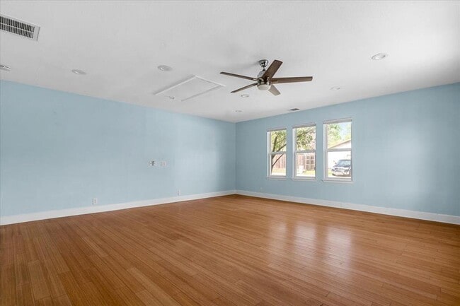 Building Photo - 2501 Redleaf Ln