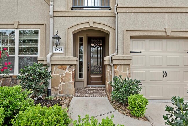 Building Photo - 19123 Desert Eagle Dr