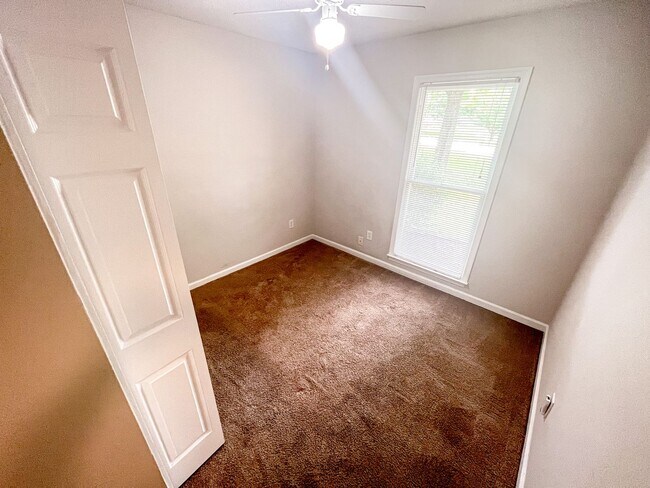 Building Photo - 3 bedroom, 2 bathroom ranch style home in Greensboro, NC