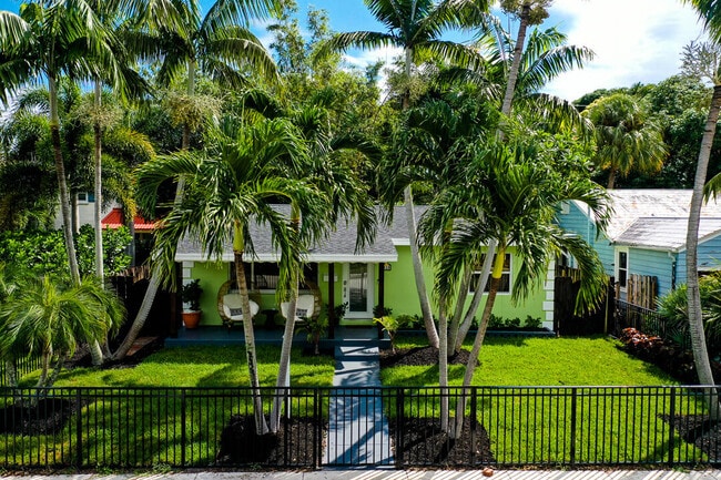 Building Photo - 418 N Palmway