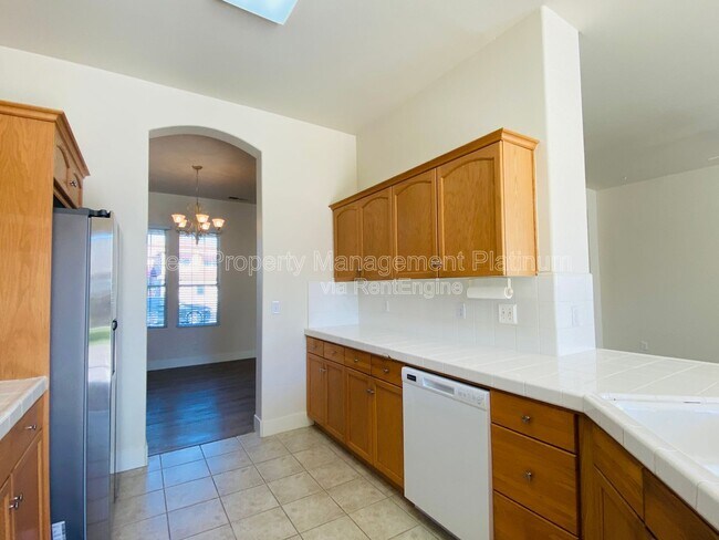 Building Photo - 2916 Roberts Ave