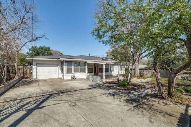 Building Photo - 244 Halcyon Pl
