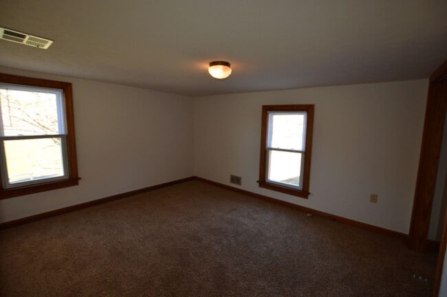 Building Photo - 2841 Bloomer Springs Rd