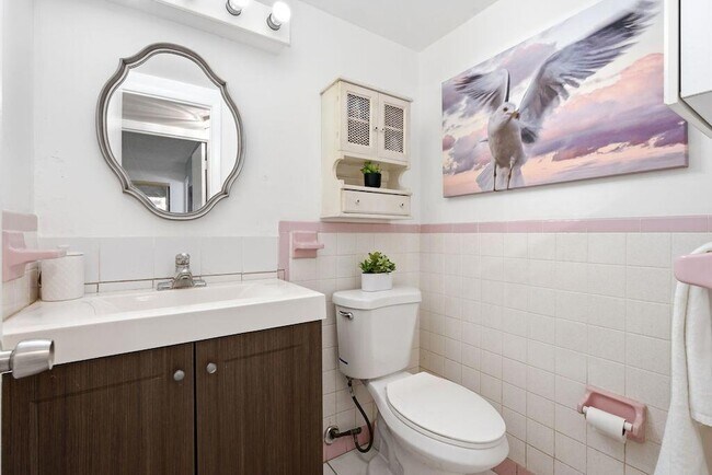 Building Photo - 1401 N 12th Ct