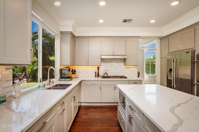 Building Photo - 1004 Lambourne Pl