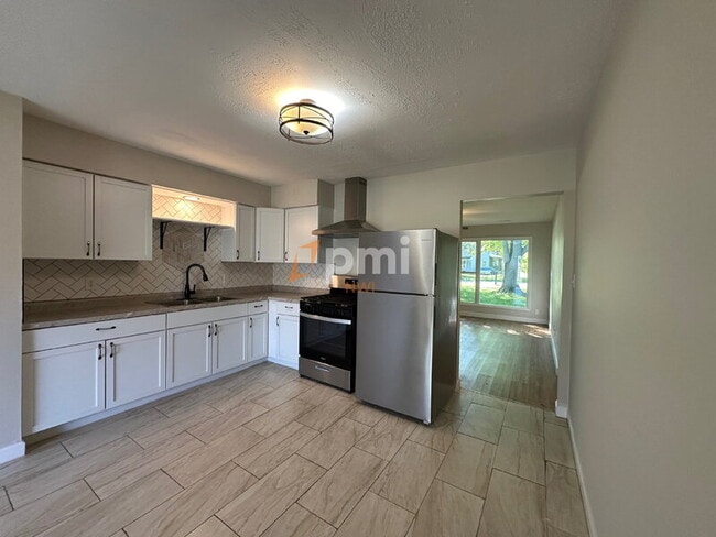 Building Photo - 613 Southwind Dr